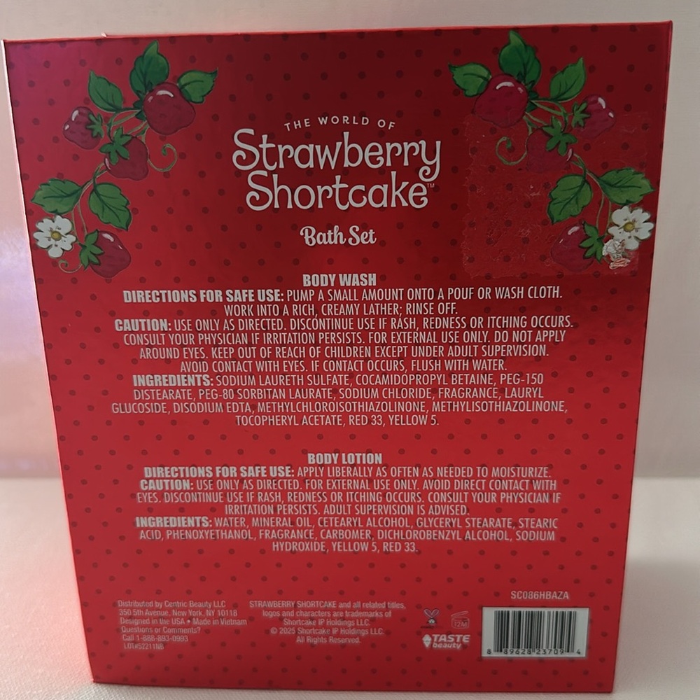 Strawberry Shortcake Bath Setof Body Wash and body Lotion in 10 Fl. Oz. Bottles. - Picture 5 of 5